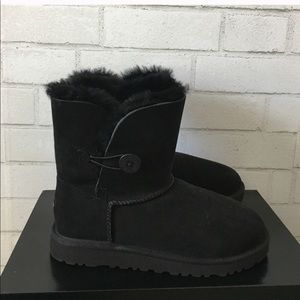 Authentic Bailey Short Black Uggs